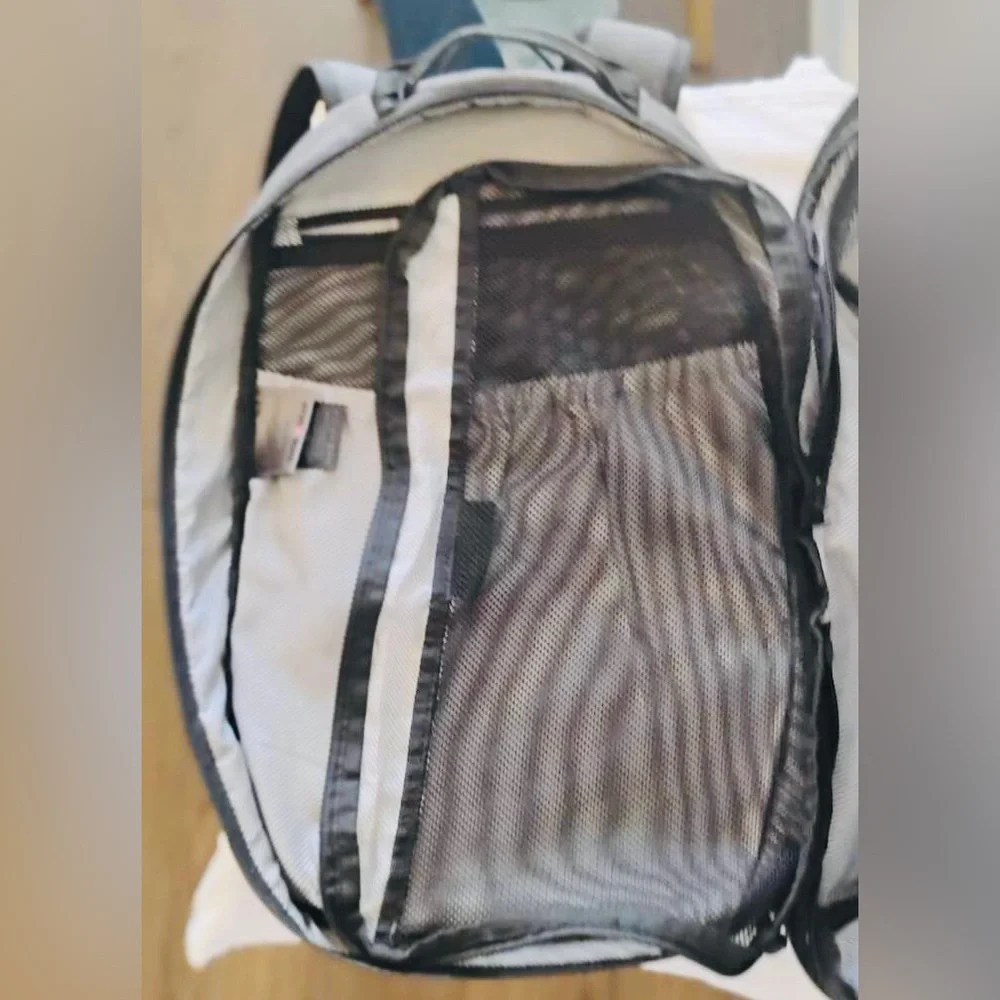 SwissGear Men's Heather Gray Backpack with Black Accents